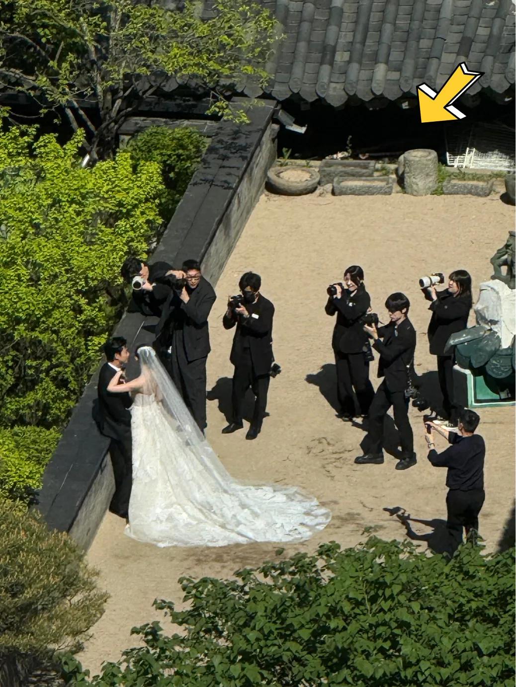 玉泽演婚礼现场图曝光,他看妻子眼神拉丝,宾客不多,只摆了几桌
