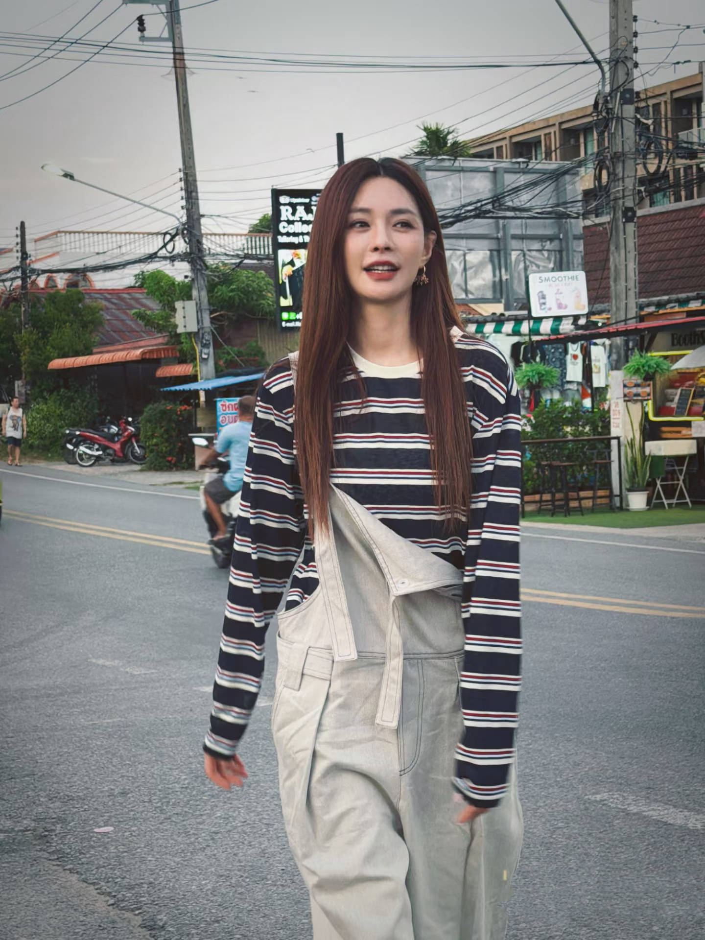 沈梦辰晒旅行美照，被“松弛感”穿搭圈粉了