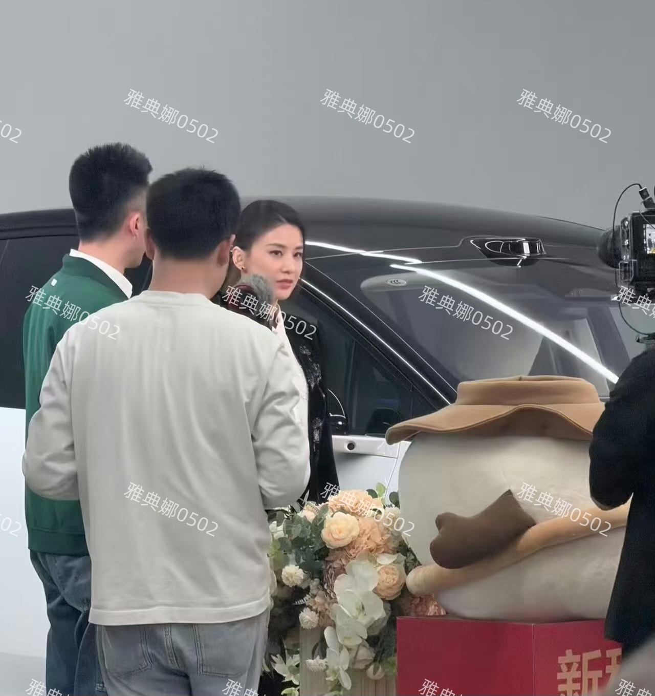 黄圣依离婚后脸变得幼态年轻了，但打扮像微商气质像网红不像明星