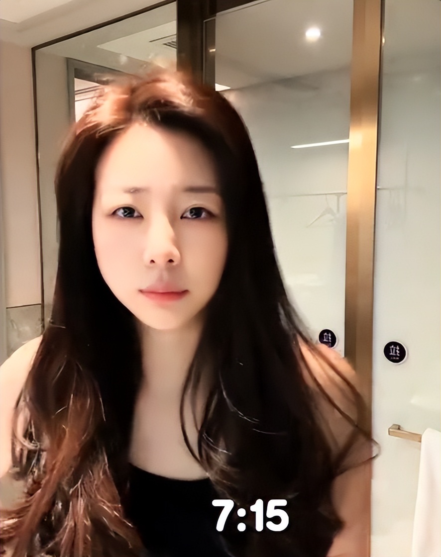 曾是上海美女主持，炮轰张雨绮拿自己女儿作秀，现自己创业当老板