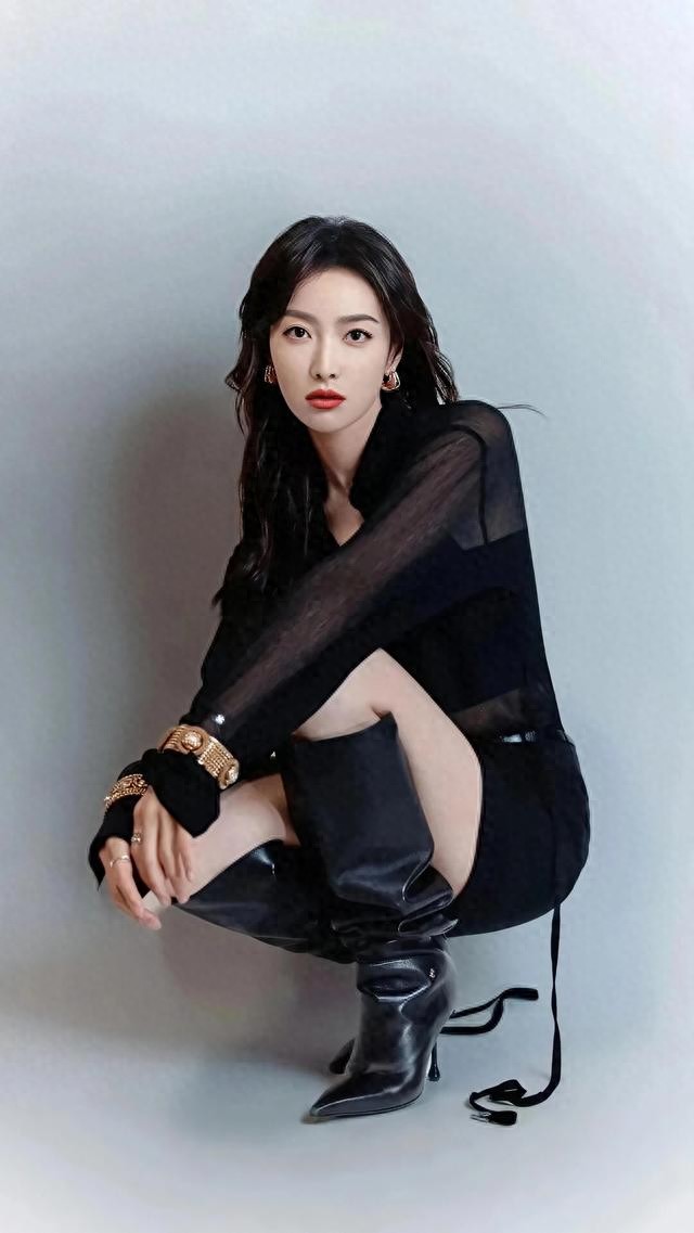 宋茜｜长靴肉丝很飒