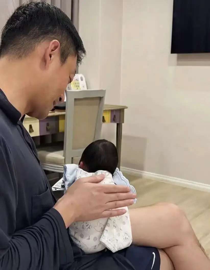 马筱梅休息13天开播，澄清非如张兰所言顺产事实