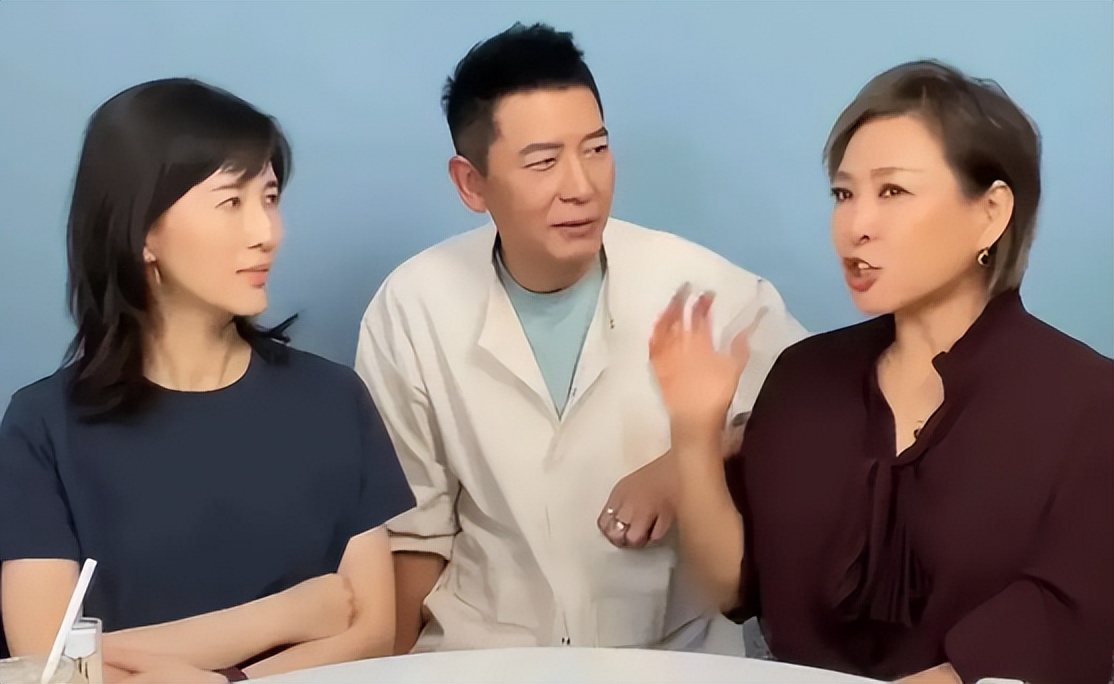 与李静牵手散步近1个月,戴军再曝猛料,又暴露一个小圈子的恶俗