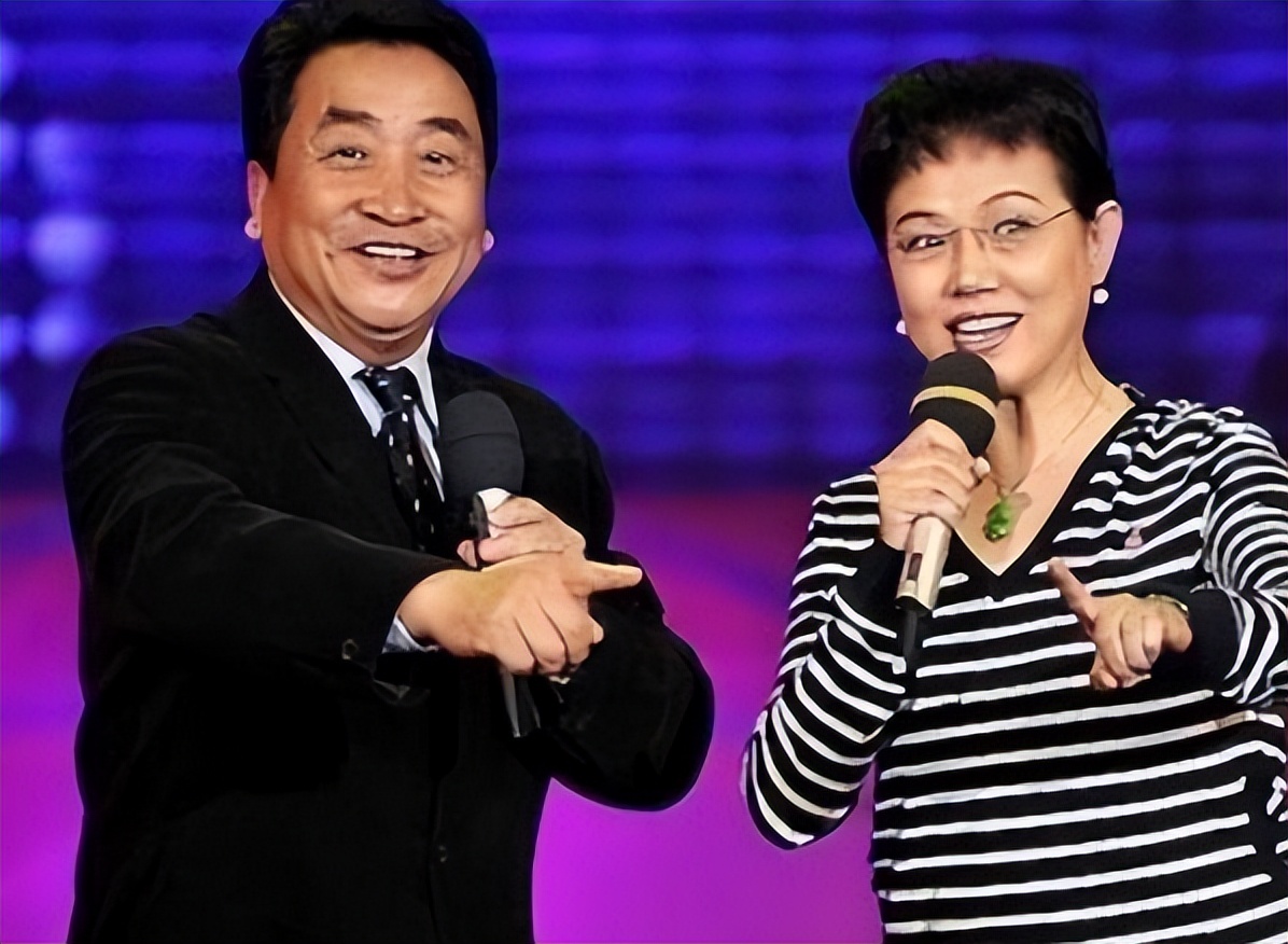 人前光鲜人后心酸，75岁总往国外跑的姜昆，女儿姜珊成了\心病\