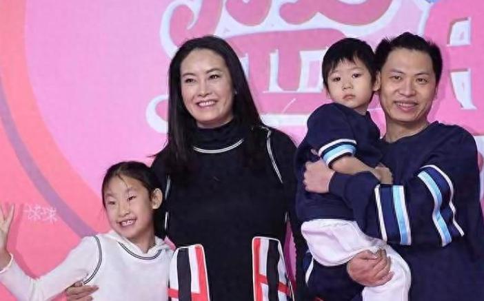 与男友同居8年无果,分手半年转身嫁企业CEO,如今一儿一女很幸福