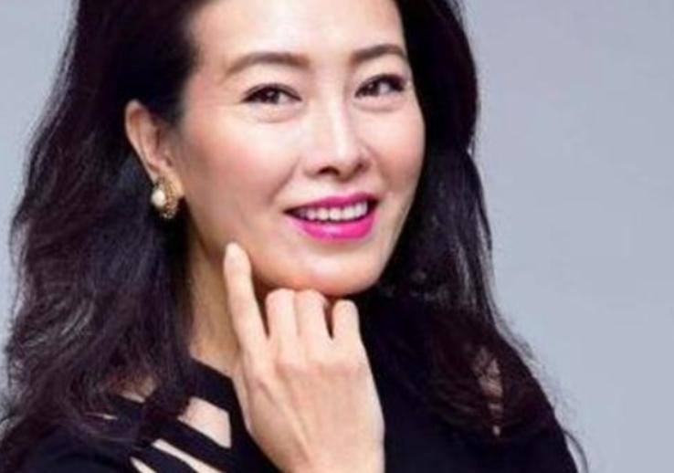 与男友同居8年无果,分手半年转身嫁企业CEO,如今一儿一女很幸福