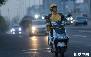 老板给我5万预算做外卖平台让我干翻某团，我说不行被骂；直到关系户接手一个月烧了百万，老板彻底傻眼了