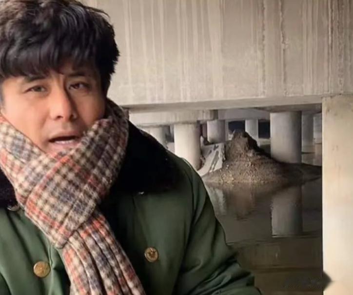 负债百万、装疯卖傻、流浪街头，星光大道的草根歌手现状太落魄