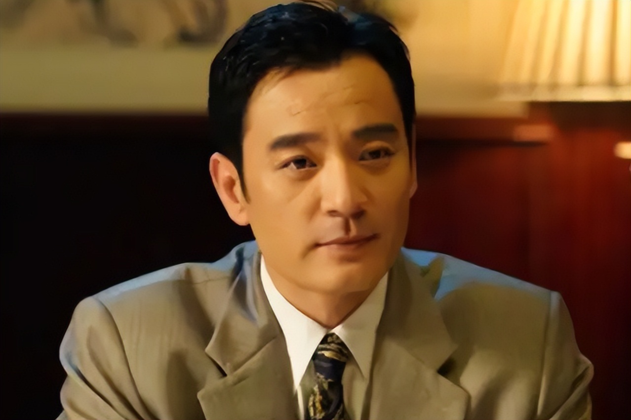 他娶过郝蕾，爱过王珞丹，负了殷桃，没想到38岁时娶了小十岁的她