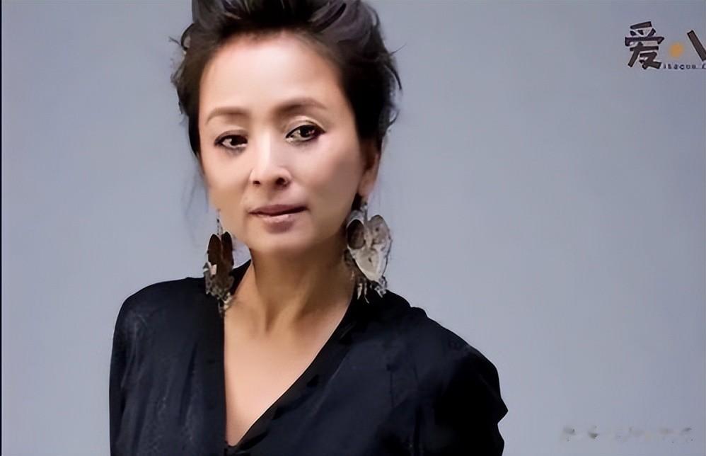 于和伟没想到，周海媚离世两年，李勤勤因一个举动，再次口碑爆增