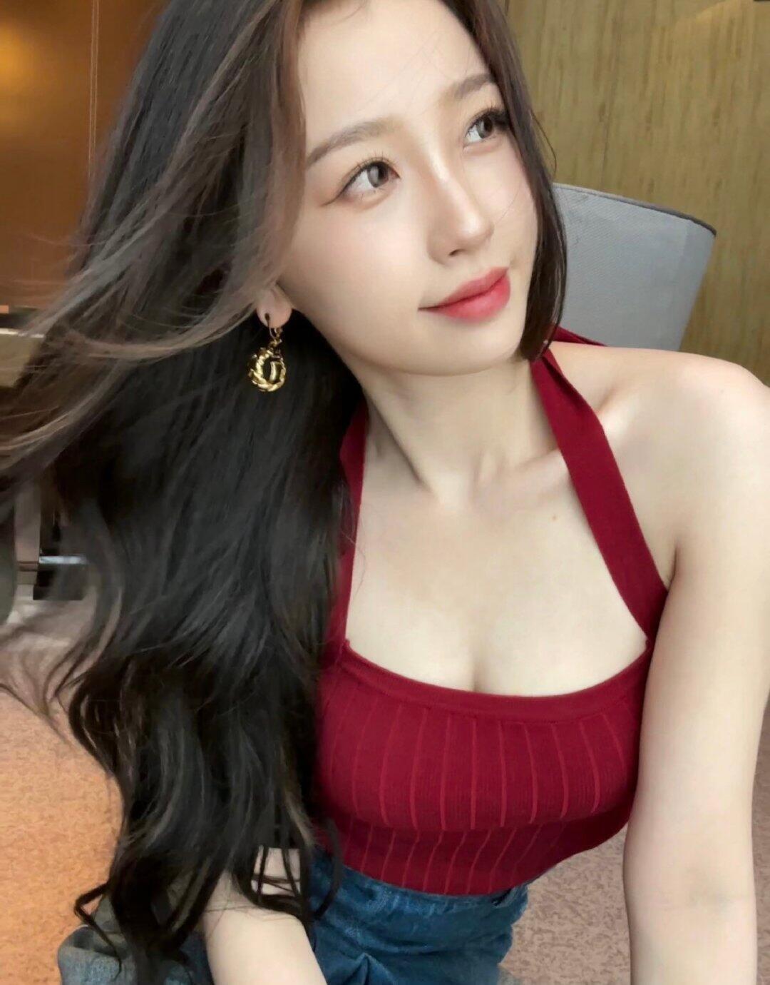 虞书欣 颜值身材都不错 奈何圈内人缘和路人缘不如何