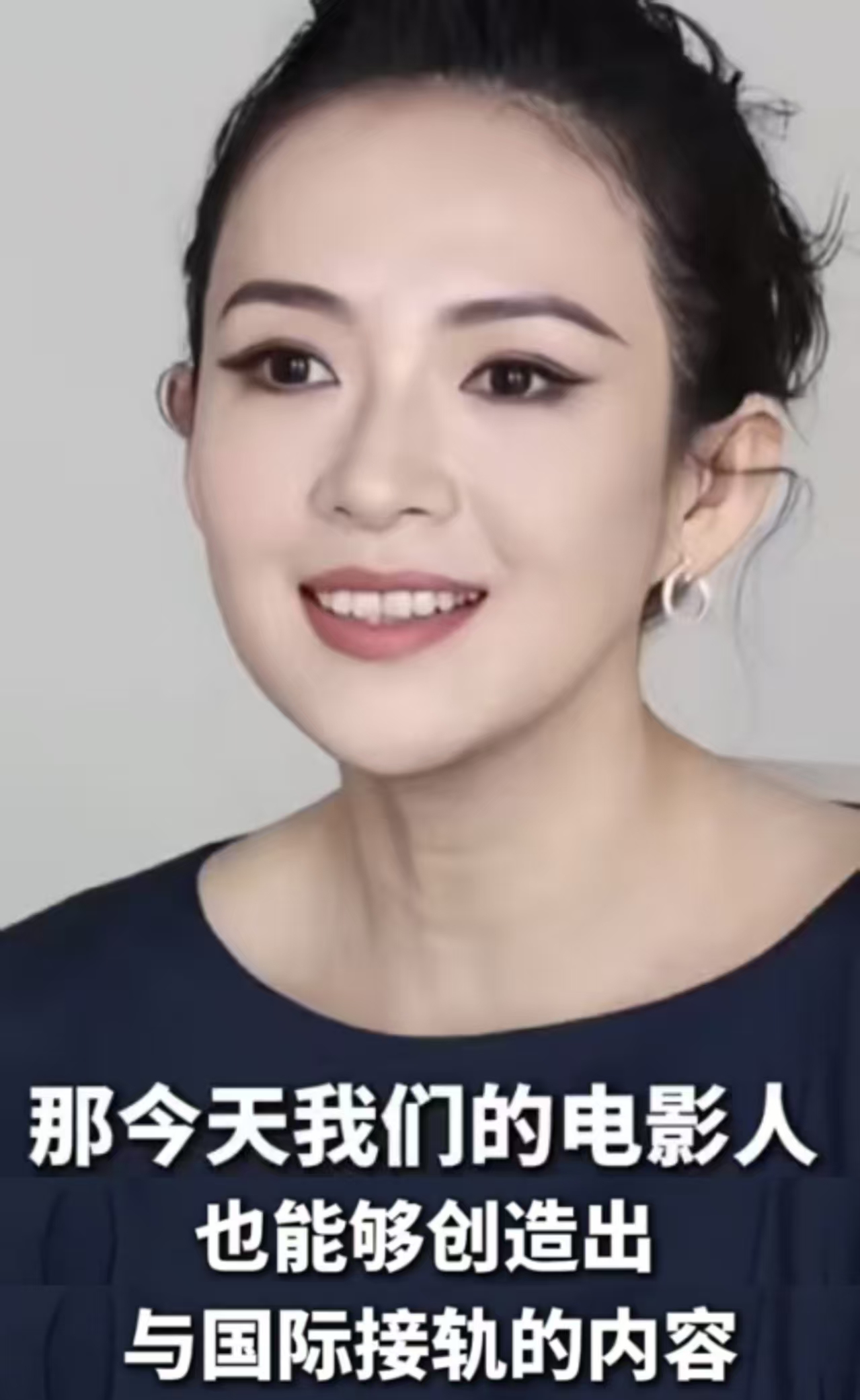 央媒亲自官宣章子怡新身份，释放三个强烈信号，汪峰的话真没说错