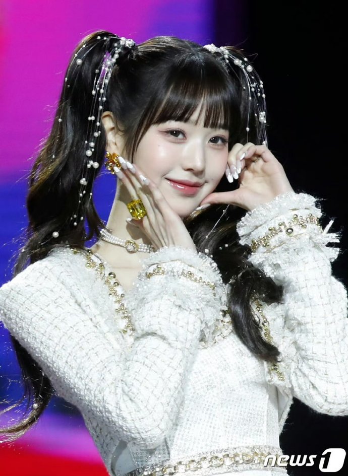 张元英双马尾造型赏析