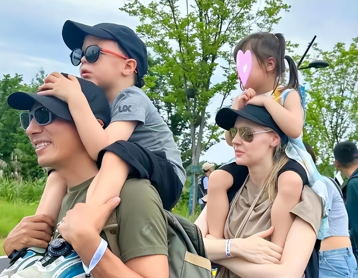 撒贝宁50大寿，挚友小尼搞怪庆生，6岁龙凤胎儿女颜值超出众