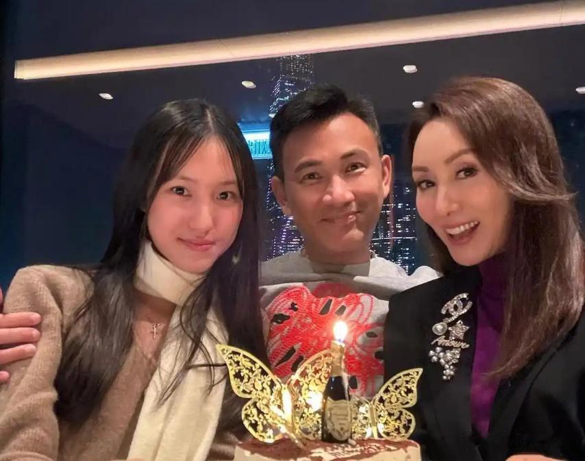 56岁郭可盈近况曝光！嫁给林文龙恩爱22年，16岁女儿比她还要漂亮