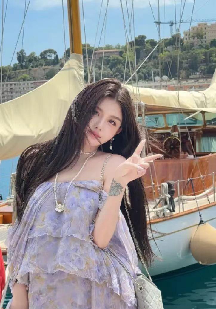 四次婚变、未婚先孕、撕裂母亲,整容33次,她26岁为何如此疯狂?