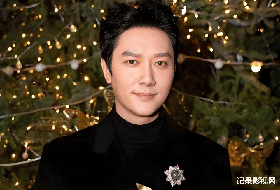 47岁冯绍峰近况曝光！与赵丽颖离婚已经5年，如今尽情享受单身生活