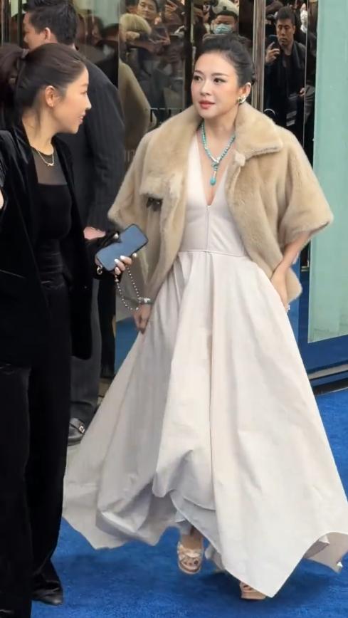 奢侈品红毯暴露咖位:李昀锐无人问津,唐嫣靠边站,C位毋庸置疑