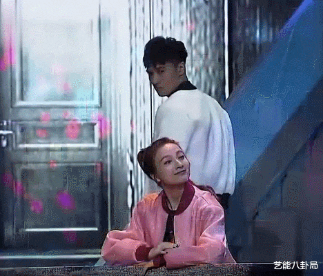 43岁吴昕带小3岁男友见“家族”！相识15年恋爱7年，曾直言不结婚生子