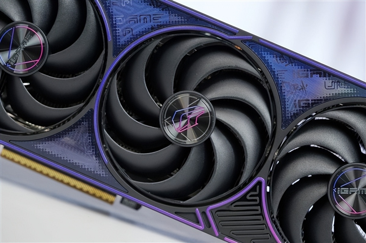 嘻哈涂鴉太吸睛！七彩虹RTX 5070 Ultra OC 12GB圖賞