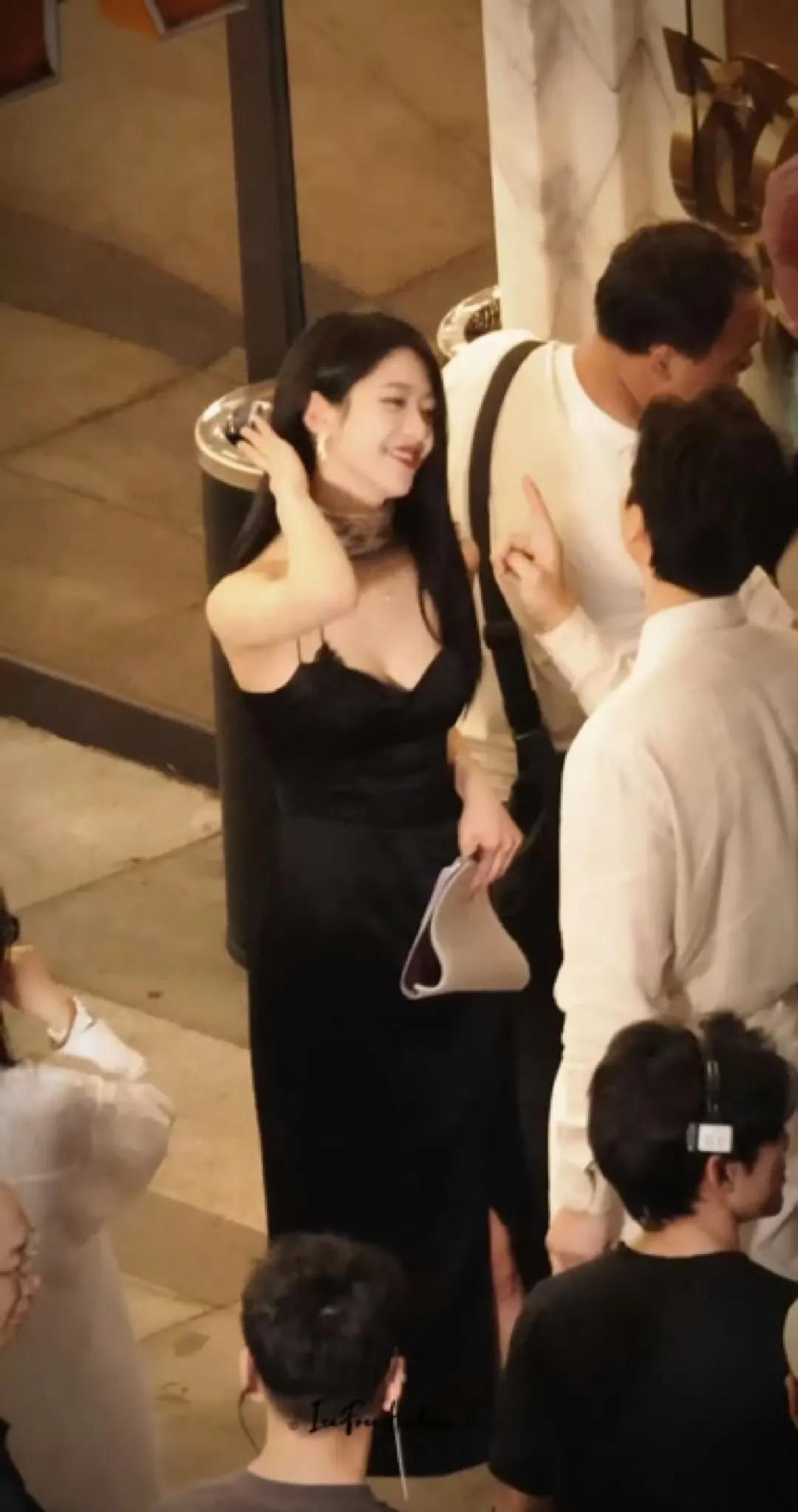 向涵之 路透黑裙 身材太顶了 媚骨天成 被狠狠地迷住了！