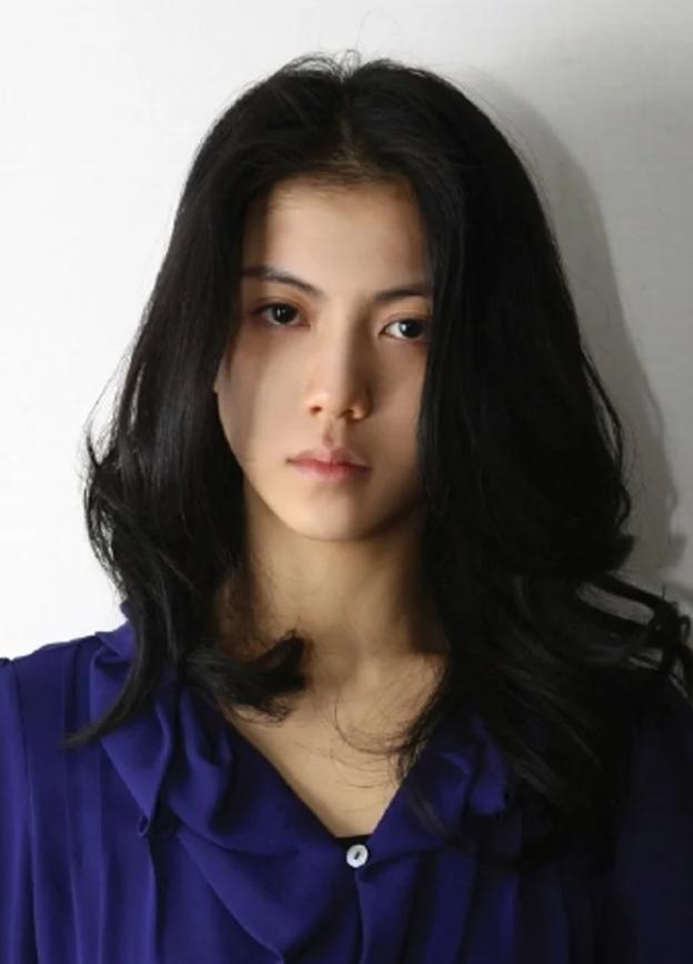 她是从4500:1杀出的恶女，号称全韩国最不好惹的影后女星 又邪又灵