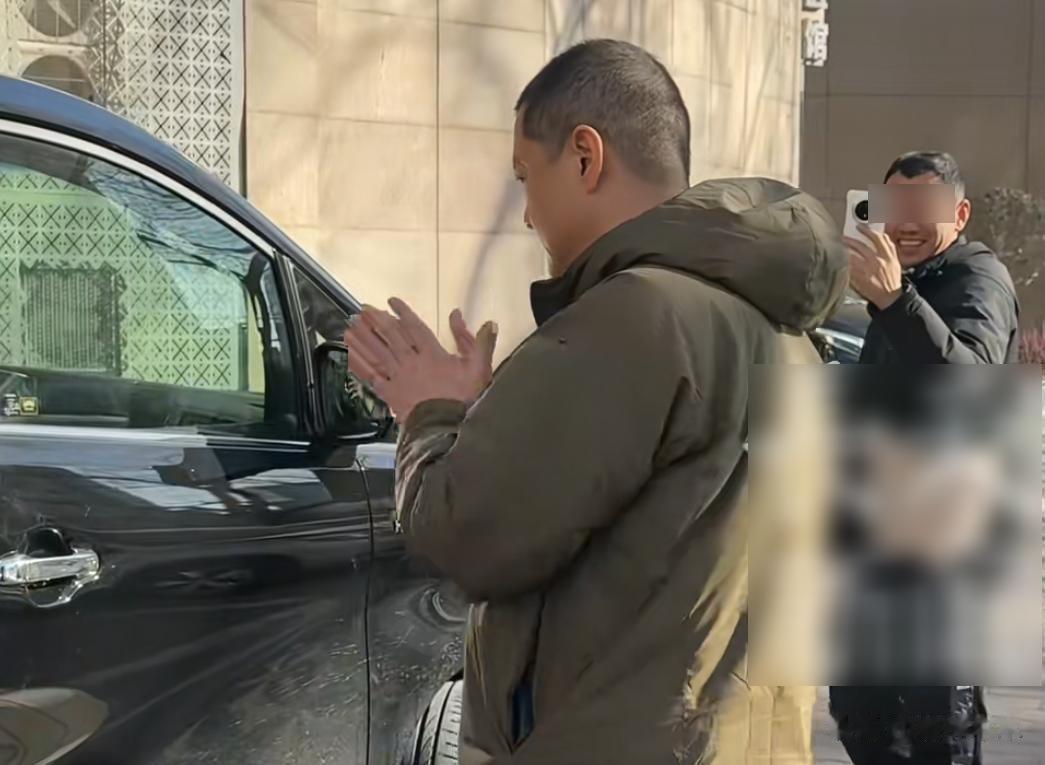 第一个捐款的明星出现了!苗圃现身嫣然医院捐款,更多名人声援