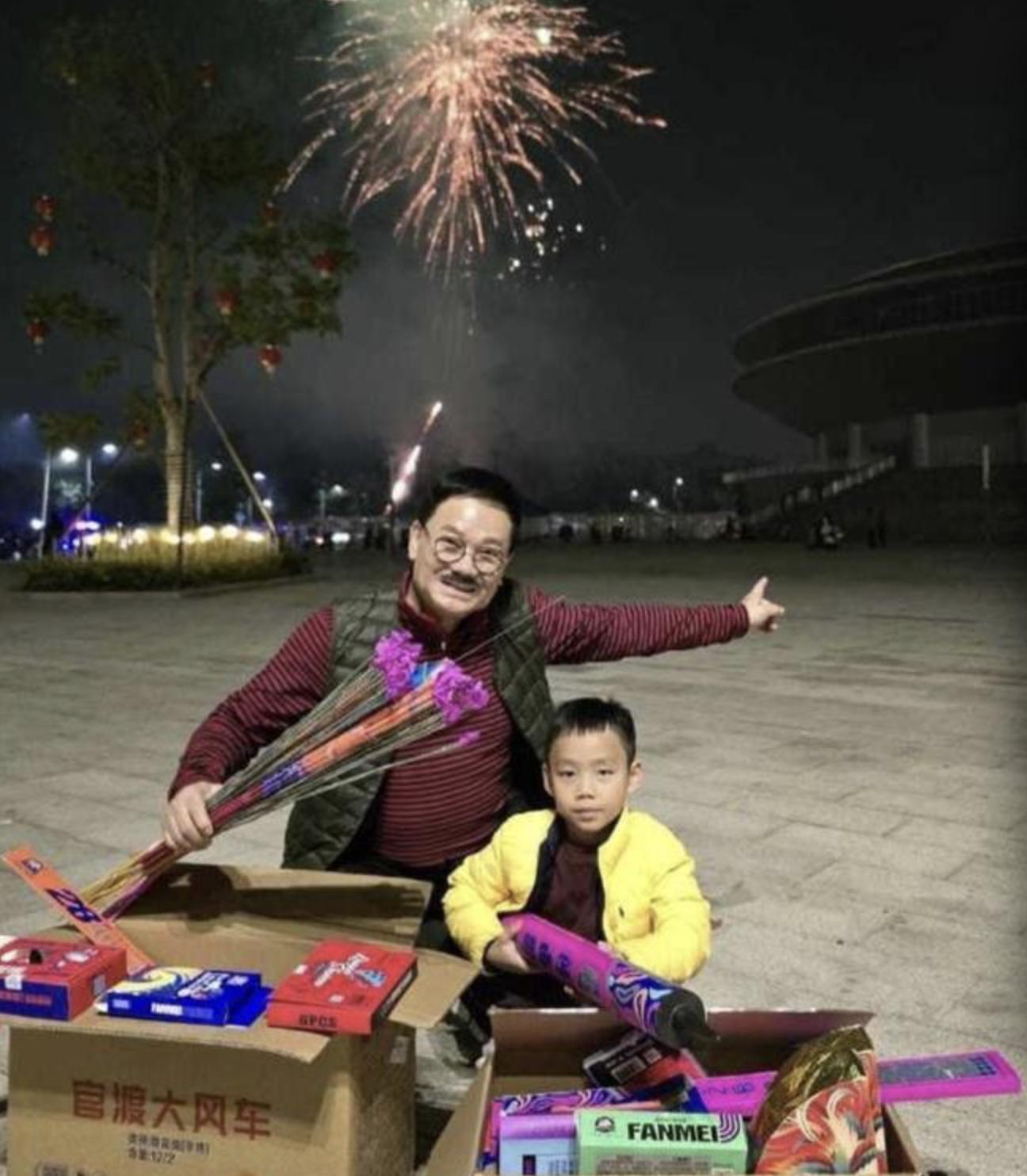 76岁黄玉郎自曝在办离婚，坦诚欠债3000万，已安排小37岁妻子搬家