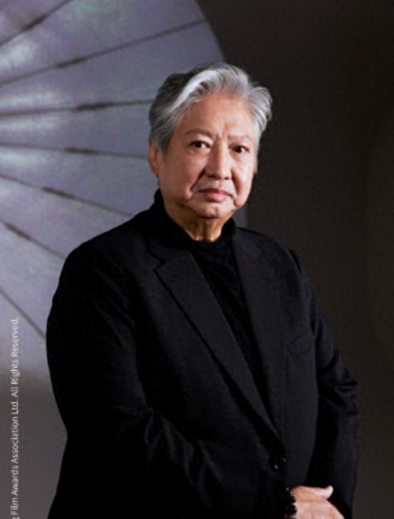 香港影坛巨星被爆烂赌成性！边拍戏边看马，被指突然年轻儿子回应