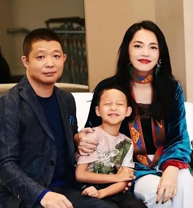 姚晨二度离婚了!和前夫最后一次同框互不理睬,曾被爆出轨过4次