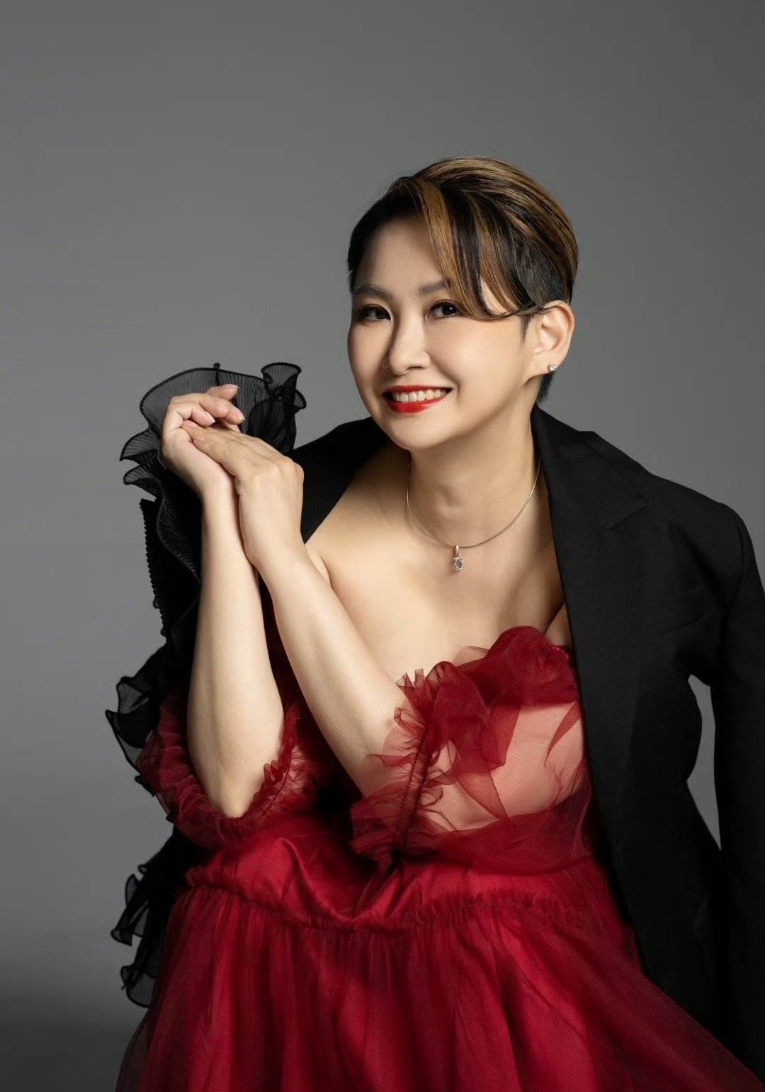 她未婚生子，如今儿子都19岁大了，还没有结婚