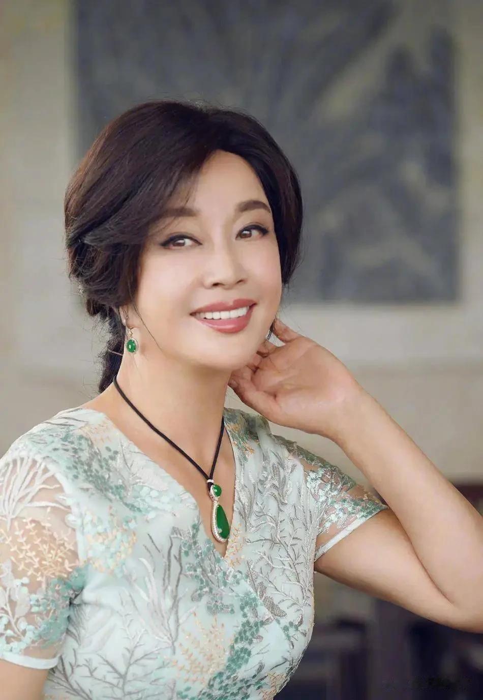 不再遮掩！和刘晓庆拍吻戏男主正面回应，让观众知道了他的想法