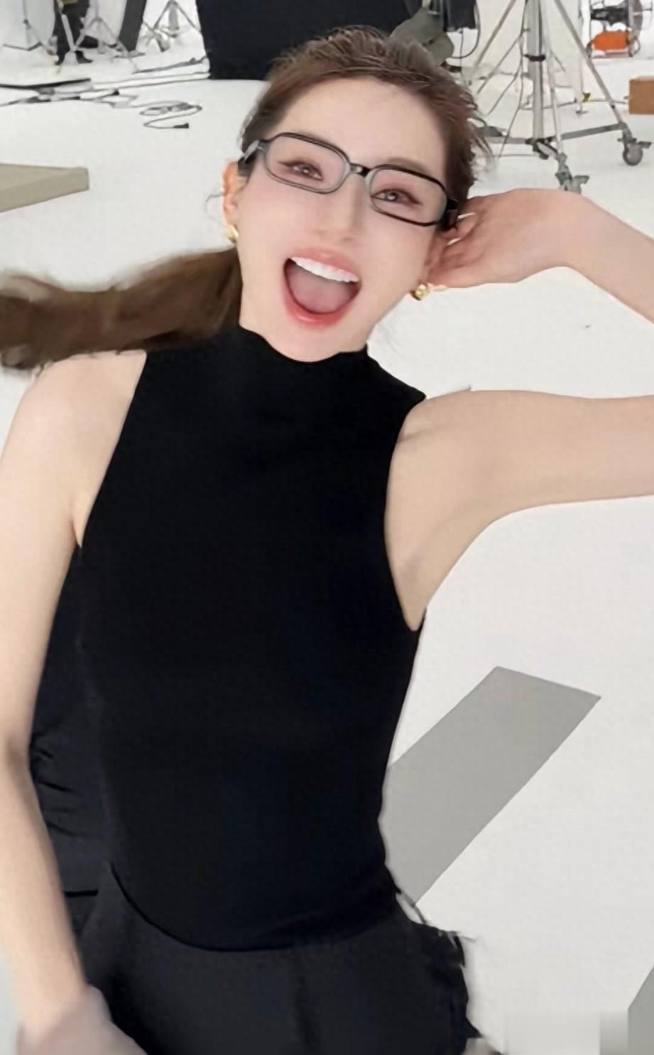 戚薇本来就很漂亮了，现在整容了，完全变了模样而且以前更漂亮。