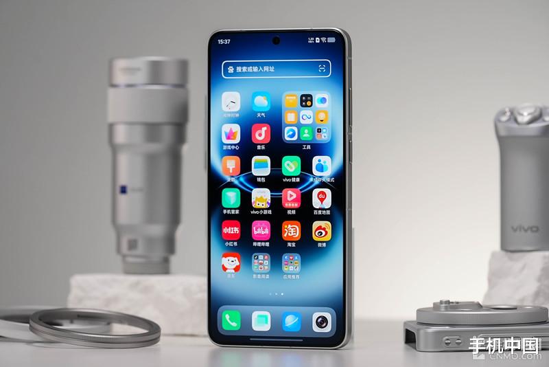 vivo X300 Ultra“銀調”圖賞 獨創3+2鏡頭矩陣
