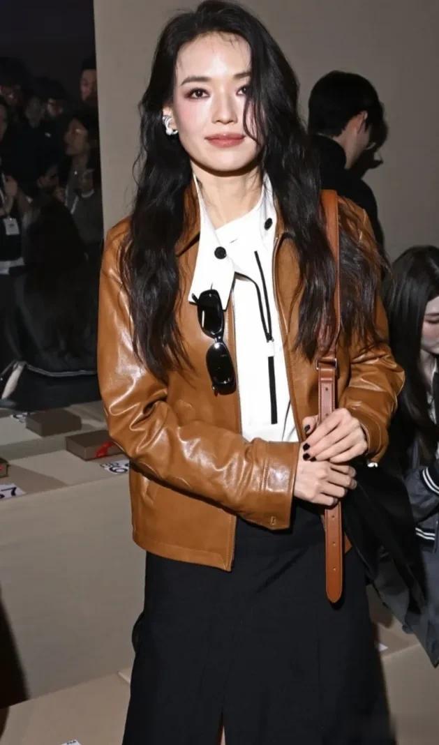 中国女星时装周太抗打！舒淇跟韩素希同框赢麻了，蒋勤勤状态绝杀