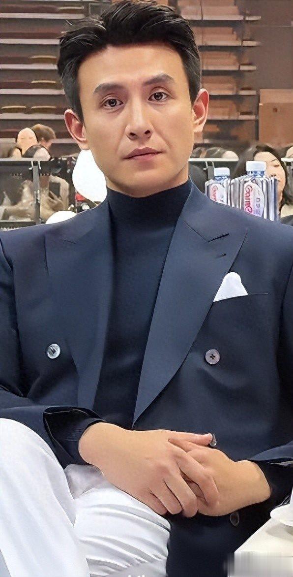 短剧盛典大型翻车现场！女星礼服频频失控，优雅全无？