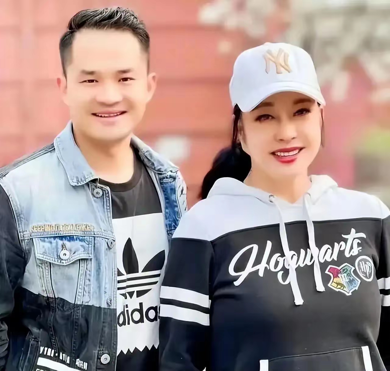 刘晓庆小38岁前男友直播哭诉：被刘晓庆耽误一生，至今找不到对象