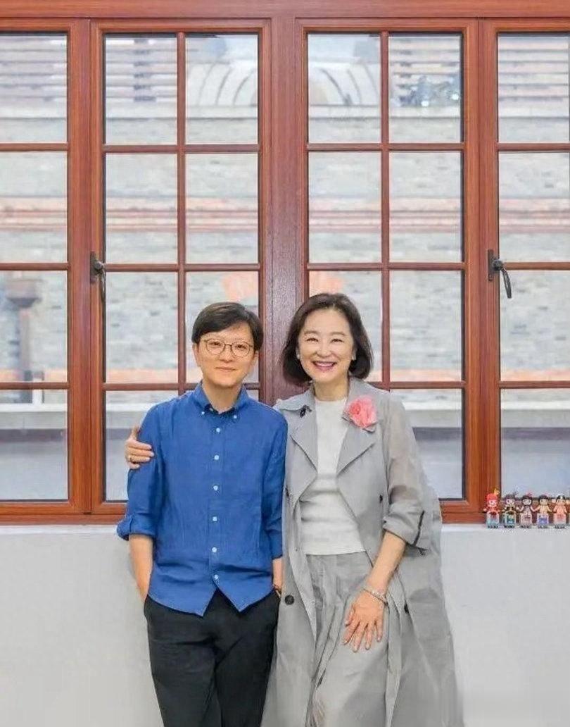 林青霞虽然老了，但气质依然很好，不是普通农村老太太能比的