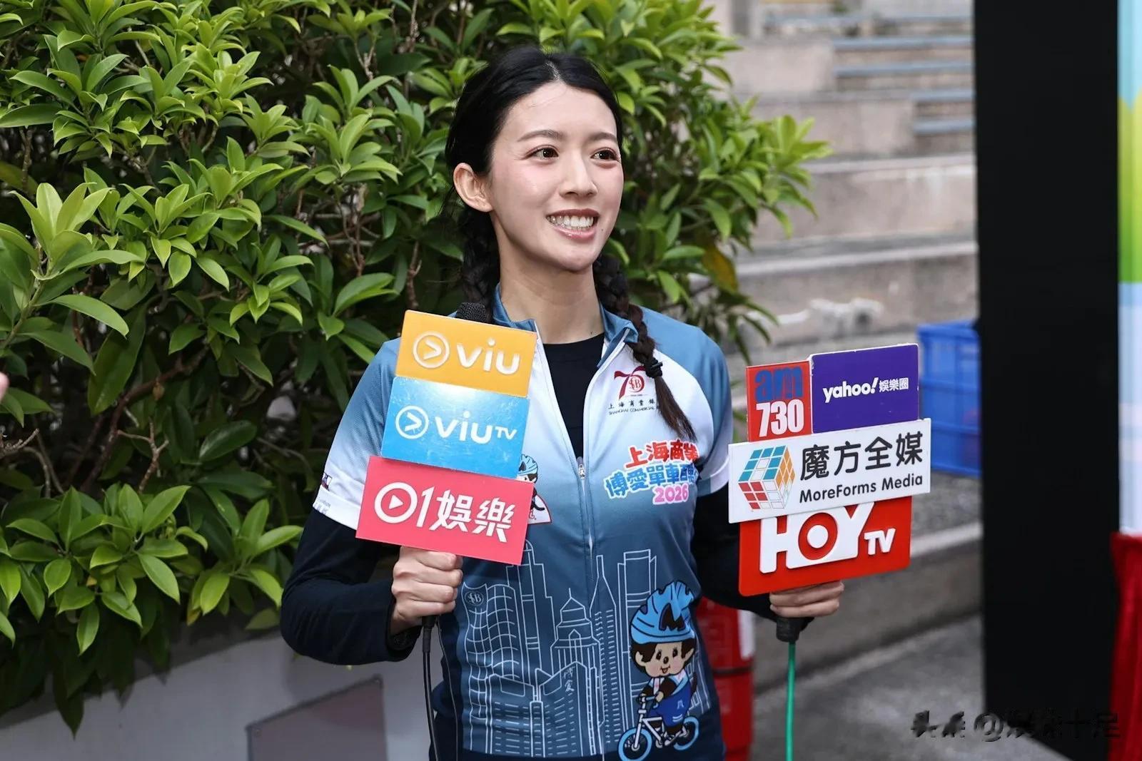 蔡思贝13年TVB生涯画句号 离巢后首次公开露面 5个字回应黄浩信绯闻