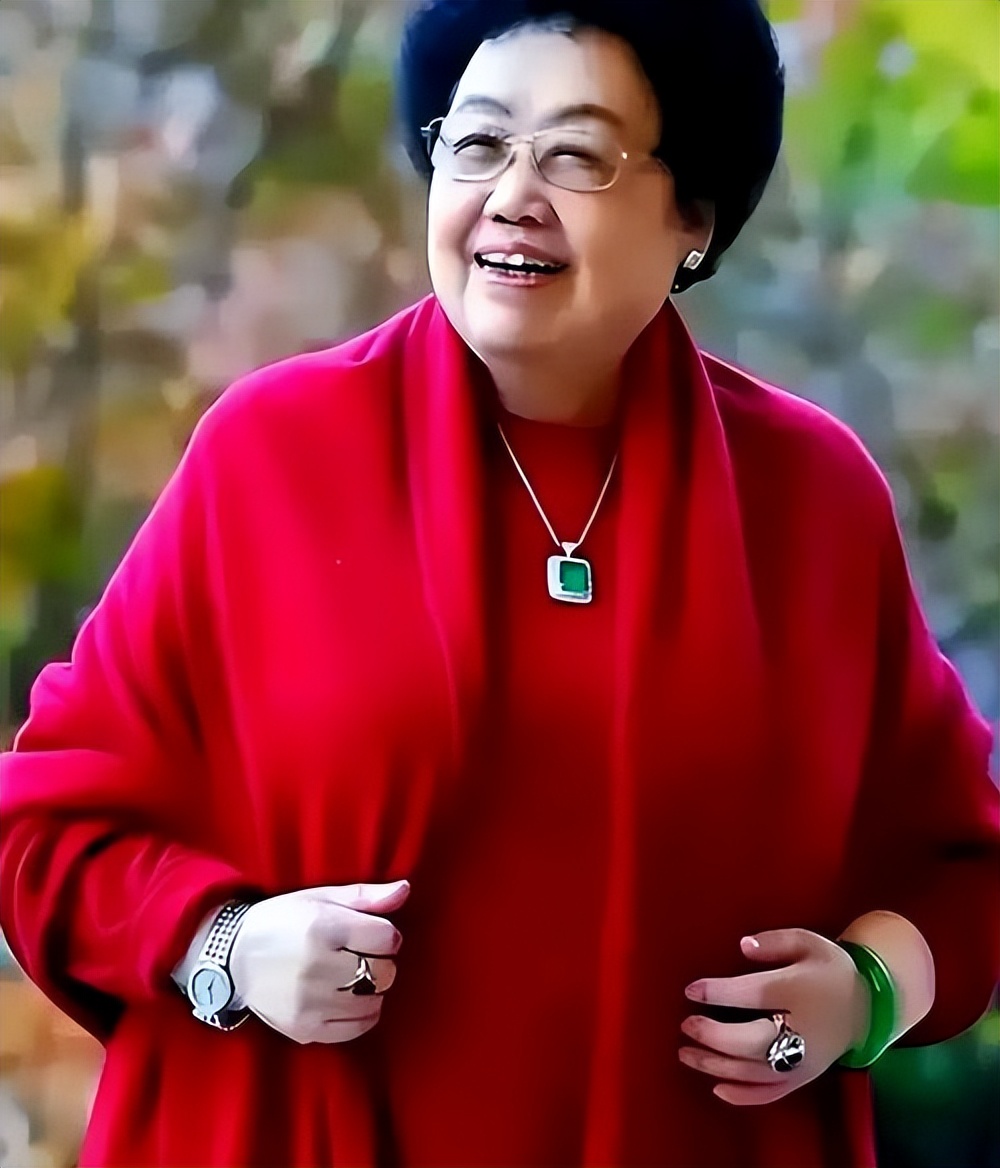 身价超百亿,坐拥北京一条街,有私人飞机,京圈顶级富婆有哪些
