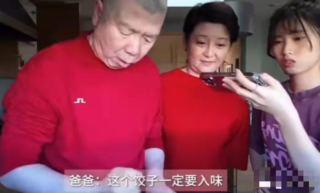 徐帆回应离婚7个月后，67岁冯小刚再惹争议，养女徐朵成导火索
