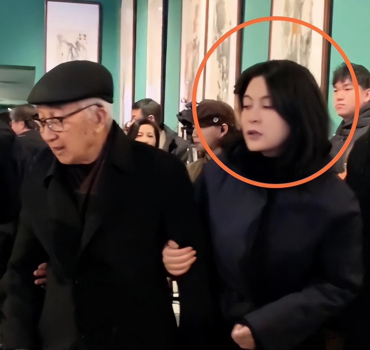 知名演员嫁大44岁老艺术家，现丈夫91岁垂垂老矣，她47岁貌美如花