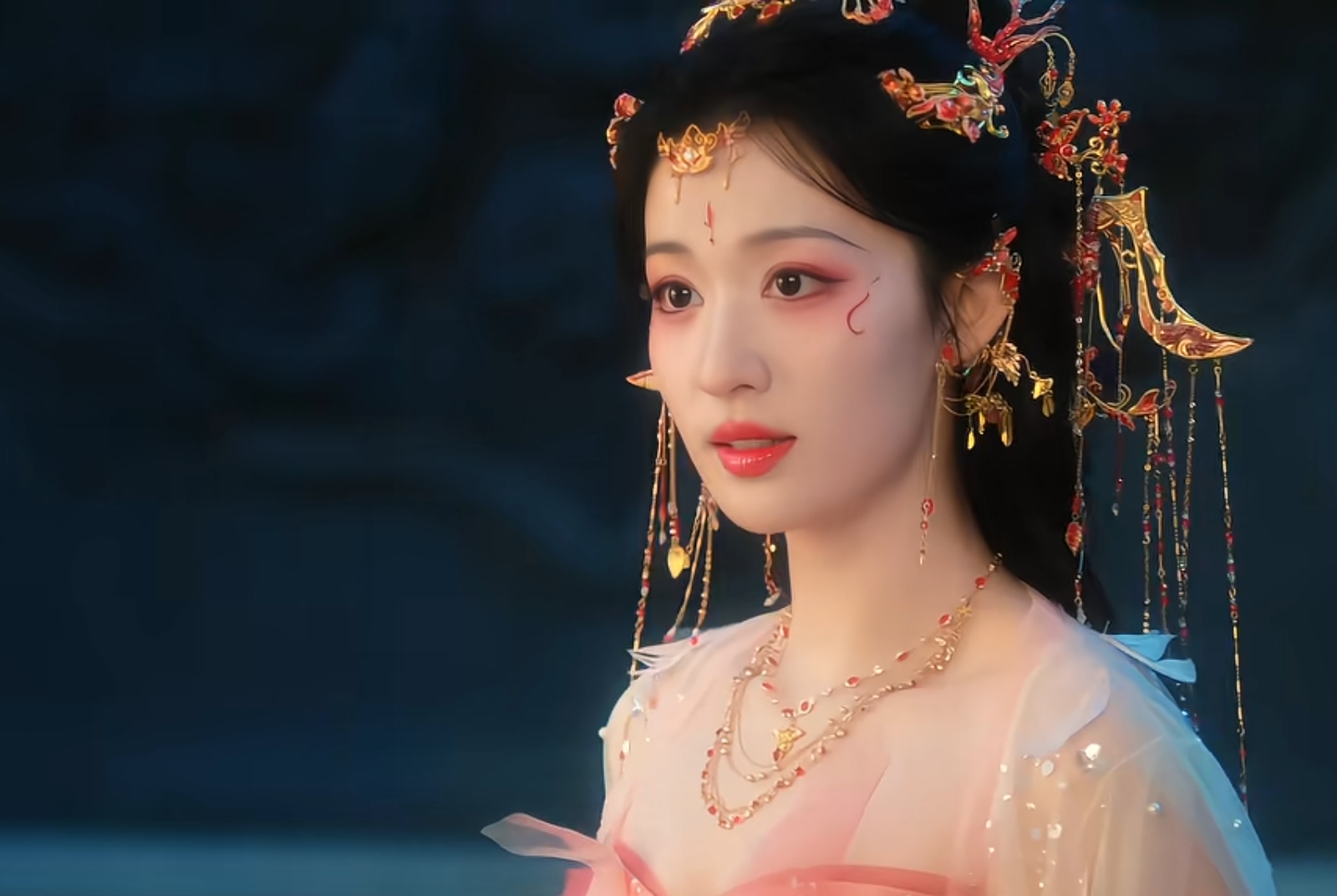 女演员长相多重要？把31岁白鹿和27岁王楚然放一起，差距一目了然