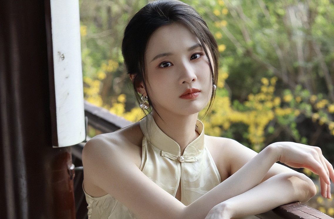 没后台没热度,32岁“谋女郎”现状:沦落和47岁于正演夫妻