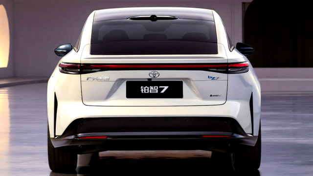 華為車機、小米生態、momenta智駕，豐田搞出臺“縫合怪”汽車！