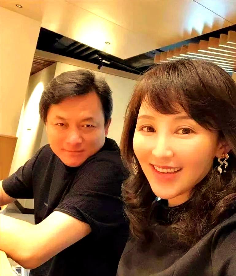 她长得漂亮，演技好，出道33年戏红人不红，与丈夫结婚27年零绯闻