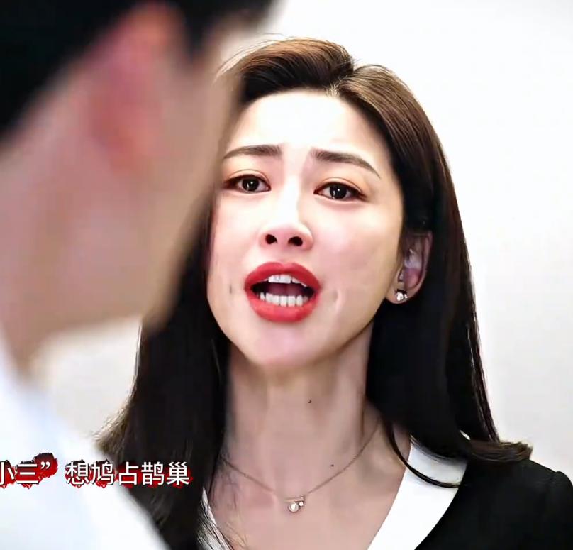 《蜜语纪》差评满天飞，男女主老掉牙还恋爱，网友：放过偶像剧吧