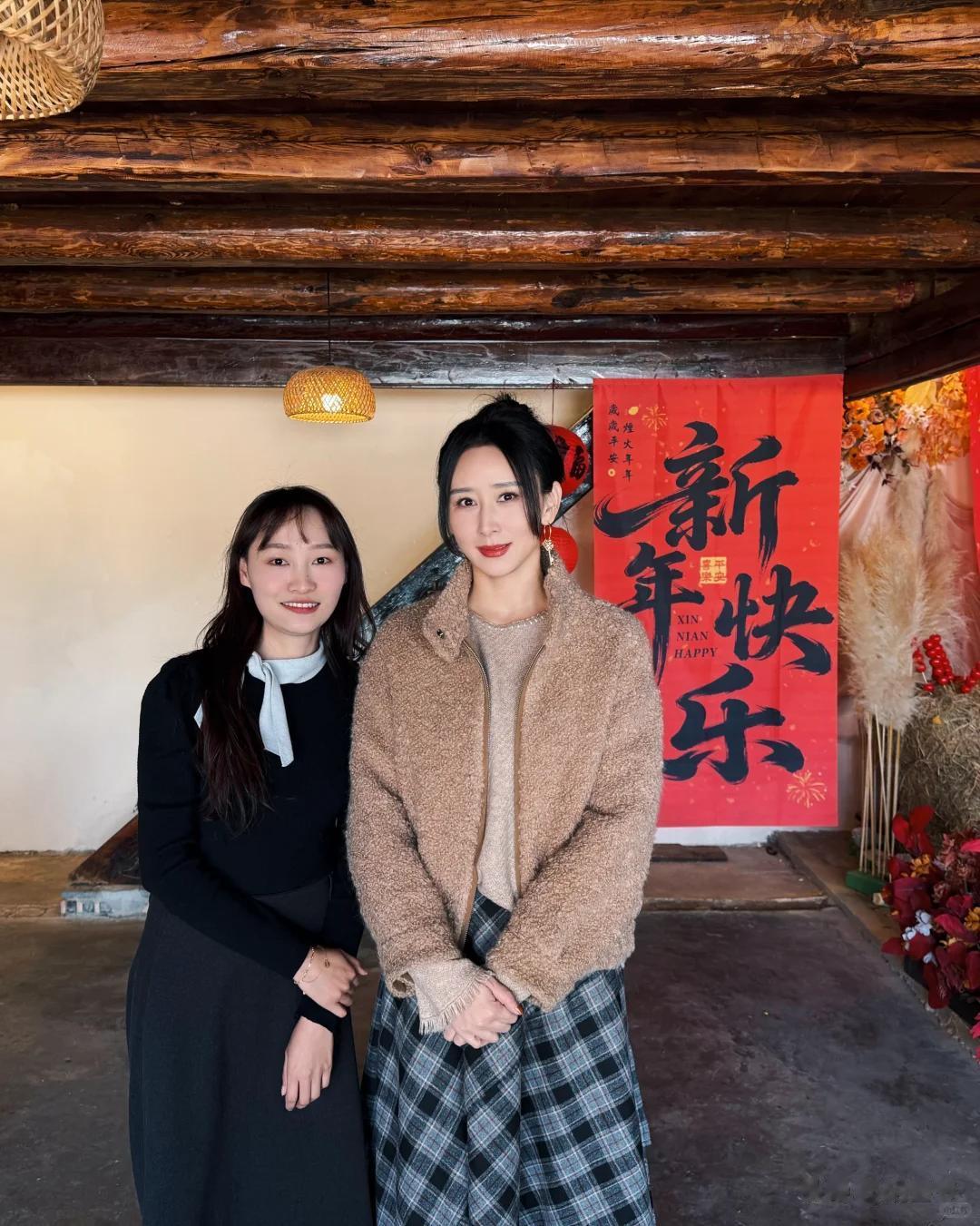 48岁胡静回云南娘家被偶遇！生图脸部馒化明显，未见富豪老公陪同