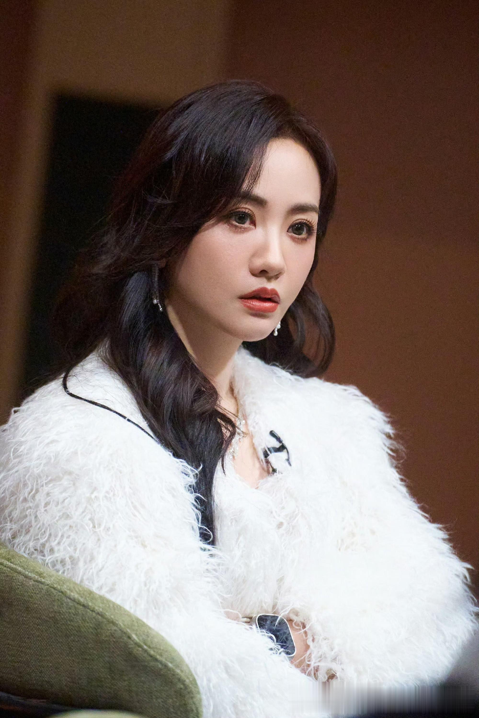 明星杨蓉百变造型：天生丽质、绝代无双！