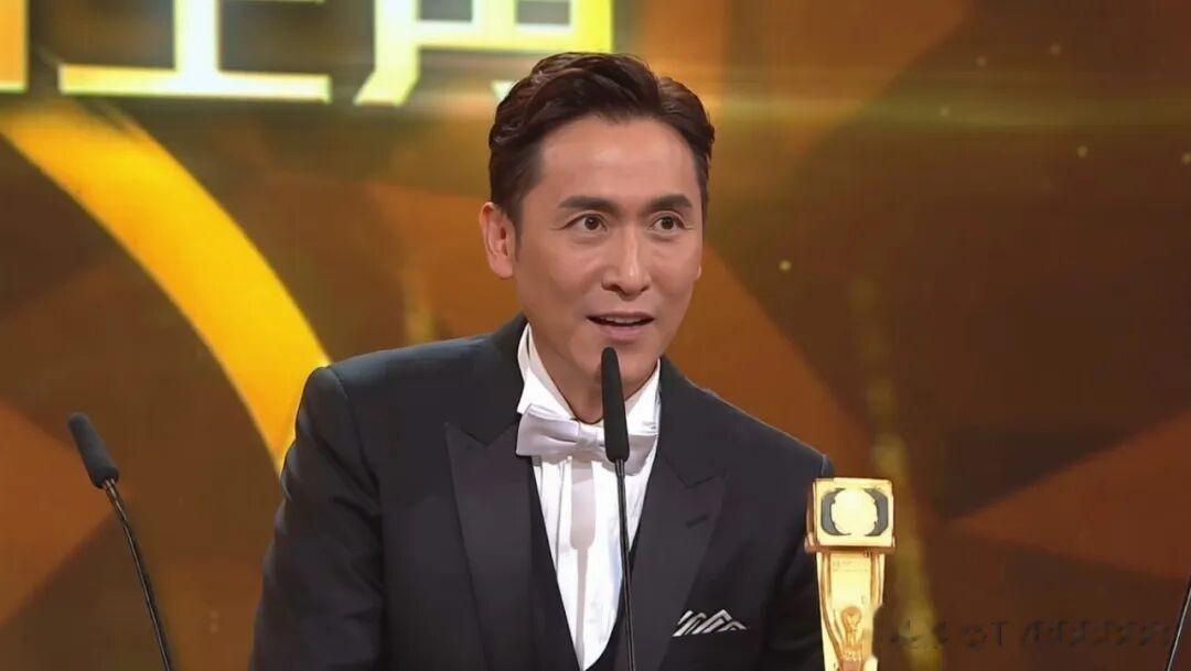 否认退休不拍戏！57岁TVB视帝携新剧亮相，儿子曾与同性传绯闻